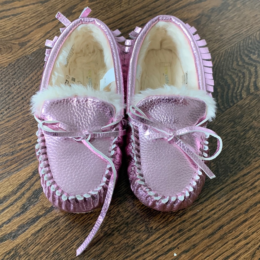 Crew cuts slippers